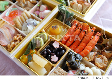 お正月のおせち料理 116371080