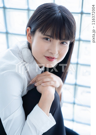 おしゃれな若い女性 おしゃれな若い女性 116372004