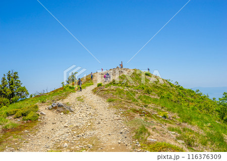 比良山系の最高峰、武奈ヶ岳山頂（滋賀県大津市北比良)※作品コメント欄に撮影位置 116376309