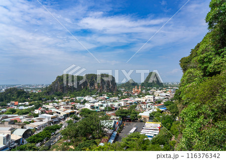 ベトナムダナンのマーブルマウンテンと呼ばれる大理石で出来ている五行山 116376342
