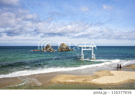 青空に映える糸島・二見ヶ浦 116377656
