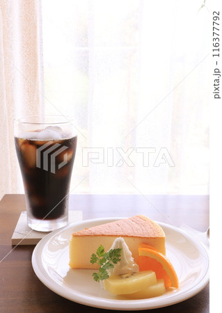アイスコーヒーとケーキ アイスコーヒーとケーキ 116377792