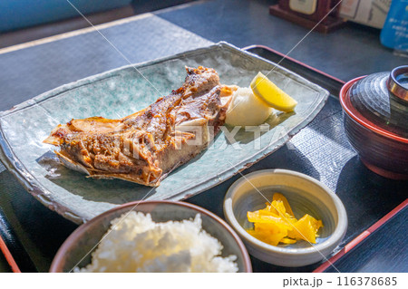 まぐろのカマ焼き 定食 まぐろのカマ焼き 定食 116378685