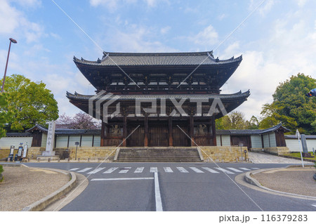 京都三大門の一つ 仁和寺二王門(仁王門) 京都三大門の一つ 仁和寺二王門(仁王門) 116379283