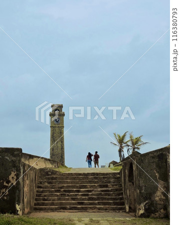 ゴール時計塔とカップル 116380793