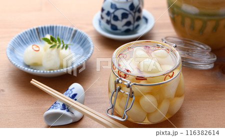 おばあちゃんが漬けた らっきょうの甘酢漬け 116382614