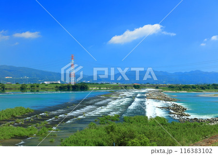 【徳島県】快晴の第十堰（吉野川） 116383102