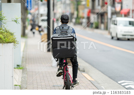フードデリバリー　自転車 116383183