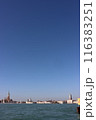 ヴェネツィアの街並と空と海 116383251