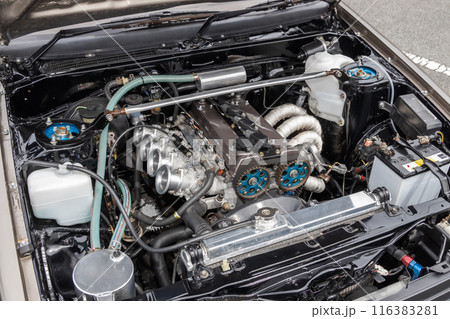 エンジンルーム engine compartment of a old vehicle エンジンルーム engine compartment of a old vehicle 116383281