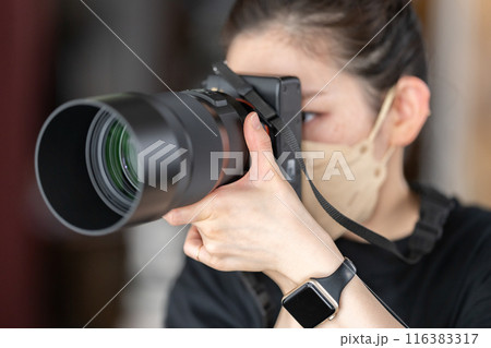 フォトグラファー 女性 カメラ フォトグラファー 女性 カメラ 116383317