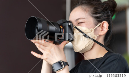 フォトグラファー 女性 カメラ フォトグラファー 女性 カメラ 116383319