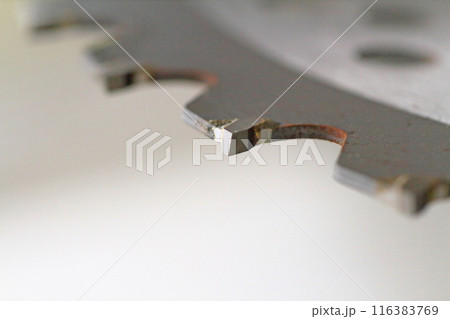 刈払い機（草刈り機）用のチップソーのアップ 116383769