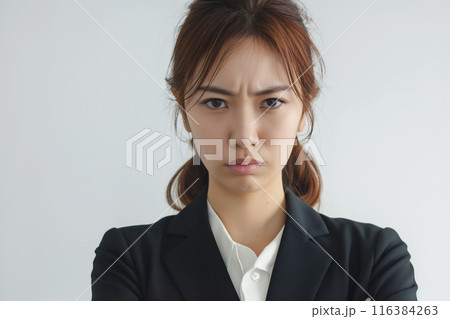 怒るビジネスウーマン 116384263