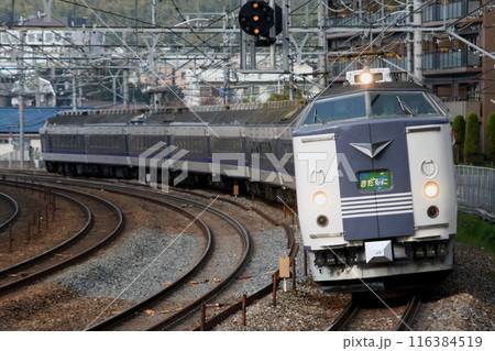 JR京都線を行く急行きたぐに号（回送列車） 116384519