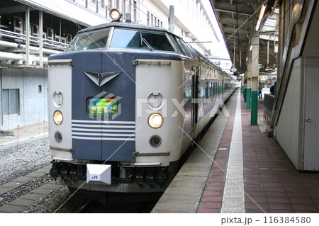 新潟駅に停車中の急行きたぐに号（大阪⇔新潟） 116384580