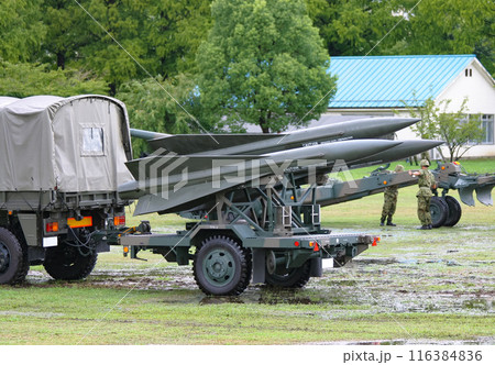 訓練展示に参加する陸上自衛隊のミサイル 116384836