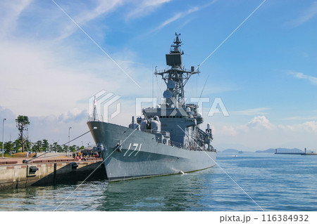 停泊中の海上自衛隊 護衛艦 116384932