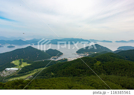 韓国南部の港町・統営市の一大観光地、弥勒山からの形式 韓国南部の港町・統営市の一大観光地、弥勒山からの形式 116385561