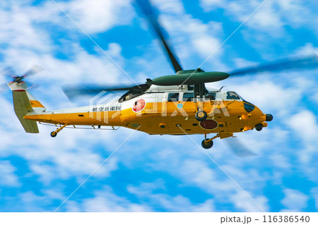 救助訓練を行う航空自衛隊の救難ヘリコプター UH-60J 116386540