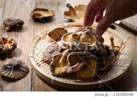 大分県産 原木乾椎茸 （ 乾燥しいたけ ） 116388596