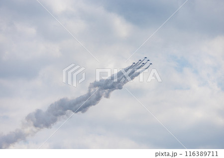 ブルーインパルスの航空ショー ブルーインパルスの航空ショー 116389711