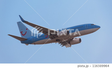 上昇するジェットエアフライB737-700 116389964