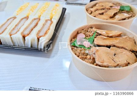 キャンピングカー旅行 食事 鶏めし 弁当 ご当地グルメ キャンピングカー旅行 食事 鶏めし 弁当 ご当地グルメ 116390866