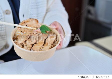 キャンピングカー旅行 食事 鶏めし 弁当 ご当地グルメ キャンピングカー旅行 食事 鶏めし 弁当 ご当地グルメ 116390877