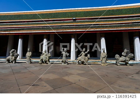 Wat Arun is an important tourist attraction and is also a symbol of Bangkok that tourists from all over the world know. and want to come visit. 116391425