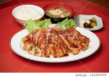 美味しそうなソーツカツ定食 カフェ 飲食店 鶏肉 美味しそうなソーツカツ定食 カフェ 飲食店 鶏肉 116394549