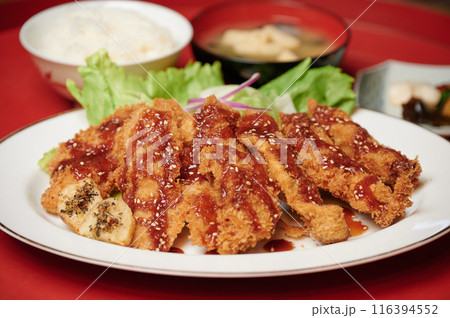 美味しそうなソーツカツ定食 カフェ 飲食店 鶏肉 美味しそうなソーツカツ定食 カフェ 飲食店 鶏肉 116394552