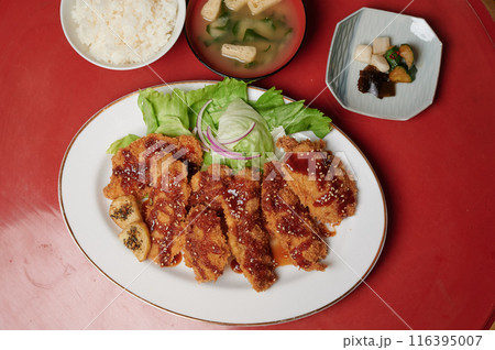 美味しそうなソーツカツ定食 カフェ 飲食店 鶏肉 美味しそうなソーツカツ定食 カフェ 飲食店 鶏肉 116395007