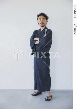 浴衣の男性 116395150