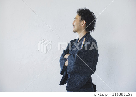 浴衣の男性 116395155