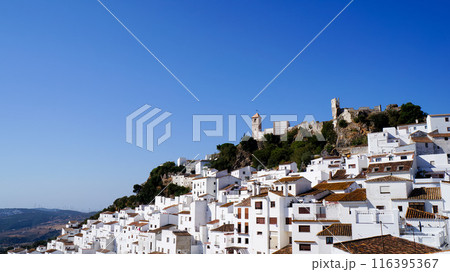 アンダルシアの白い村・カサレスの風景【スペイン/マラガ県】 116395367
