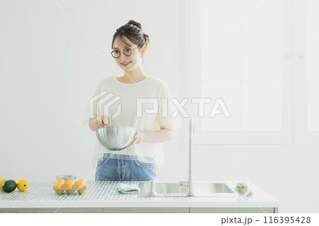 キッチンの女性 キッチンの女性 116395428
