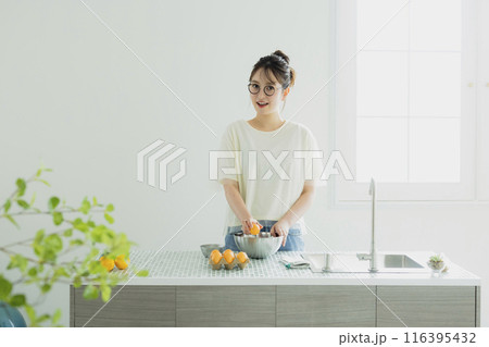 キッチンの女性 キッチンの女性 116395432