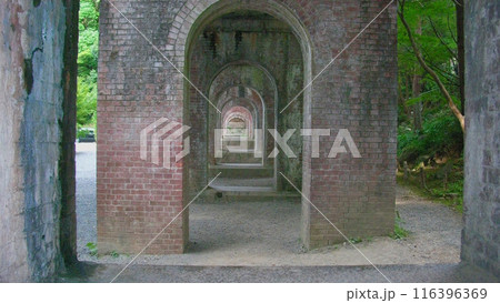 古いレンガ造りのトンネル 116396369