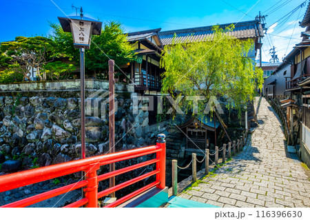 岐阜県　郡上八幡の町並み　宗祇水 116396630