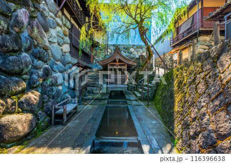 岐阜県　郡上八幡の町並み　宗祇水 116396638