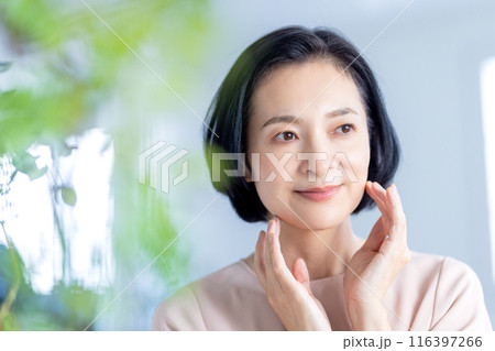 50代ミドル女性　ビューティーイメージ 116397266
