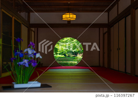 明月院の本堂 悟りの窓 明月院の本堂 悟りの窓 116397267