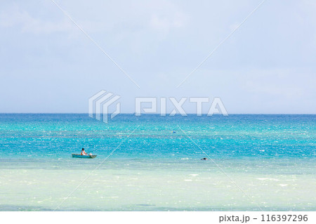 青い海とボート 青い海とボート 116397296