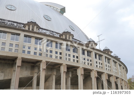秋田市立体育館　秋田県 秋田市）神殿のようなデザインの体育館 116397303