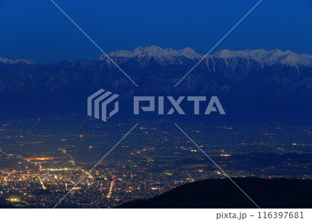 王ヶ鼻展望台から見る未明の北アルプスと松本平 116397681