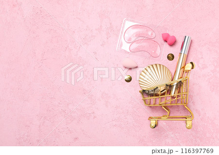 False eyelashes, concept of different makeup accessories 116397769