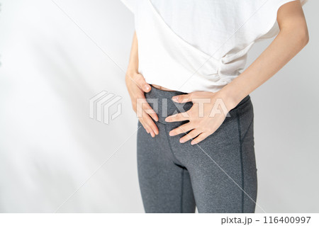 ウエスト　腹筋　便秘　女性 116400997