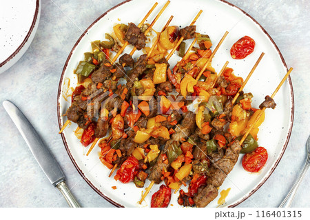 Grilled lamb kebab on skewers Grilled lamb kebab on skewers 116401315