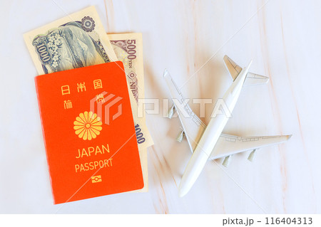 On flight, Japanese passport Japanese yen cash bill are carried 116404313